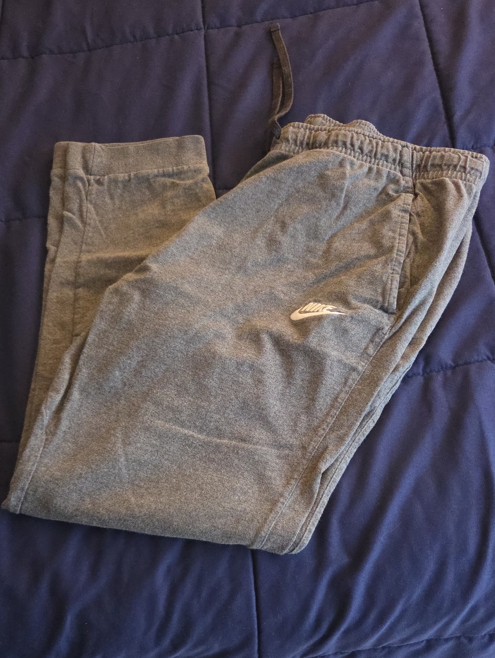 Nike Men's Heather Gray Athletic Joggers with White Logo